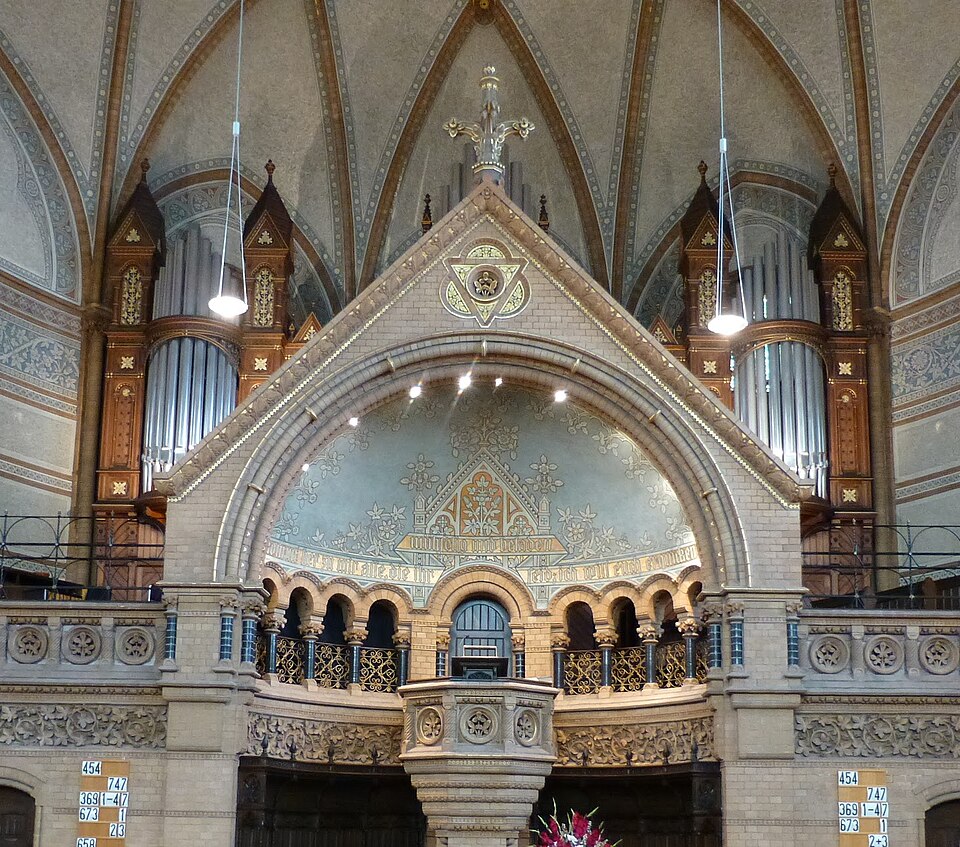 File:Wuppertal Hochstraße Friedhofskirche 2013 020 (cropped).JPG