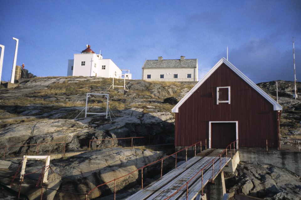 File:Bøkfjord lighthouse in Sør Varanger.tif