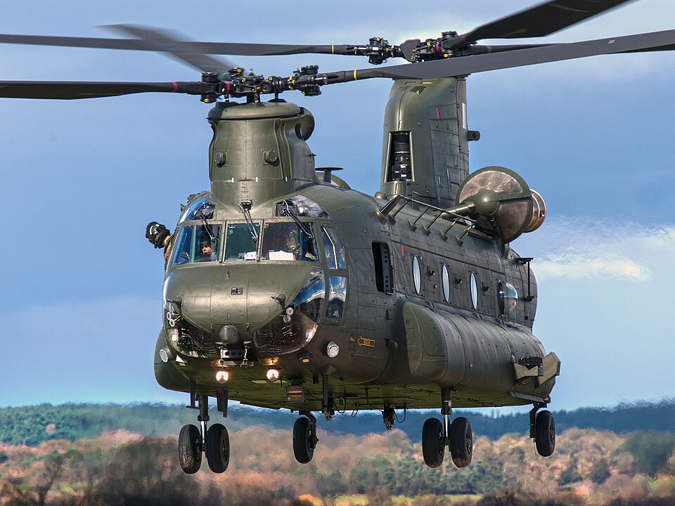 File:Chinook Landing MOD 45160797.jpg