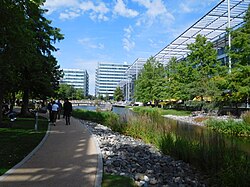 Chiswick Business Parklake and landscaping