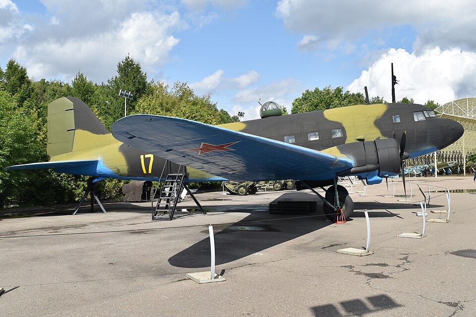 File:Lisunov Li-2T ’17 yellow’ (CCCP-48986) (38763557362).jpg