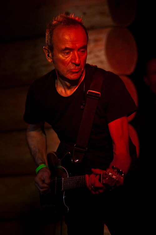 File:Micah Hugh Live.jpg