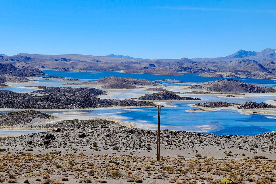 File:Near Lago Chungará, Chile (20929175651).jpg