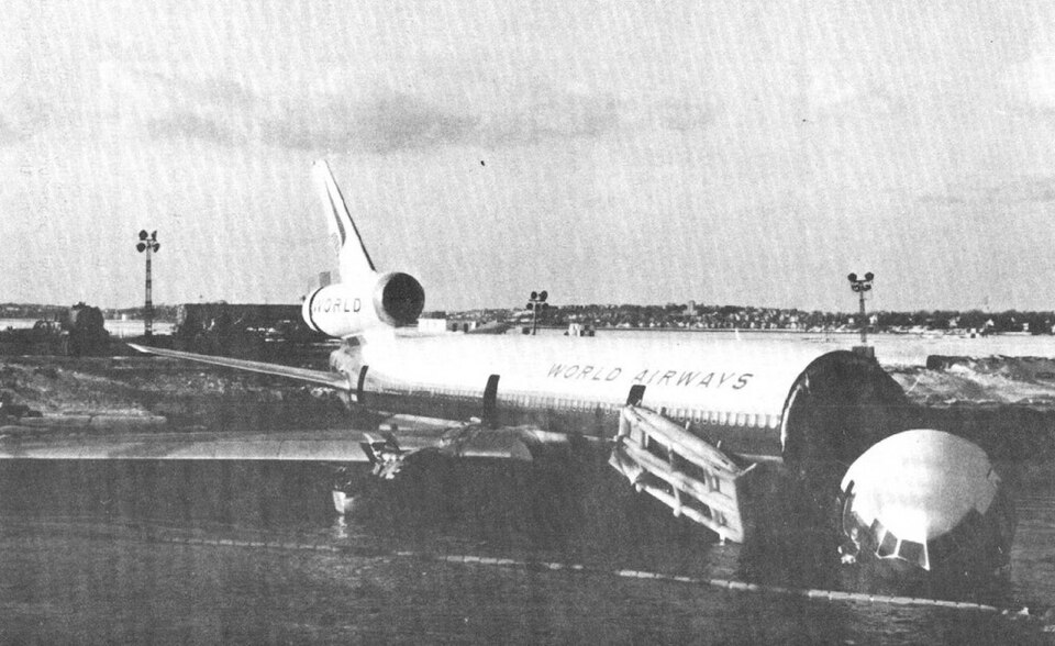 File:World Airways Flight 30（N113WA） wreckage.jpg