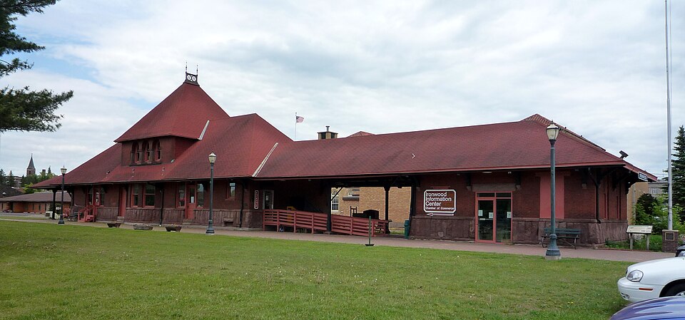 File:2009-0617-ChicagoNorthwesternDepot -Ironwood.jpg
