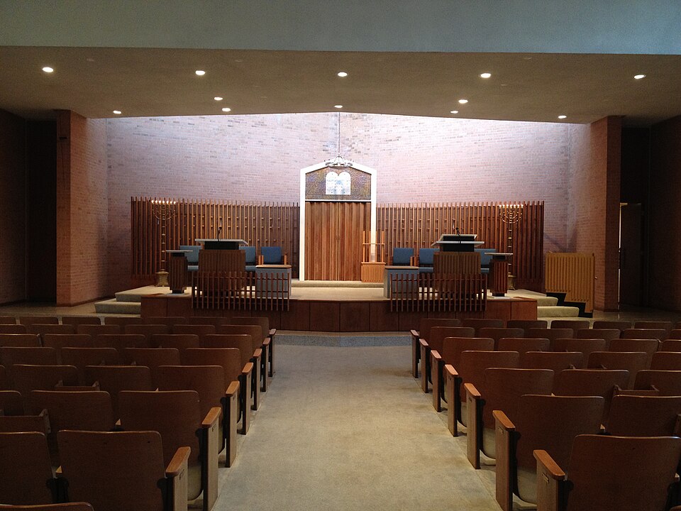 File:Bimah alex.JPG