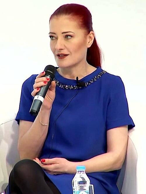 File:Candan Erçetin fyk (cropped).jpg