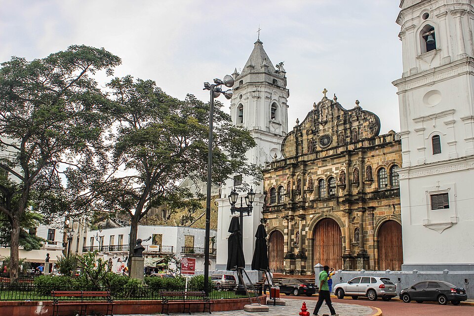 File:Catedral Metropolitana de Panamá..jpg