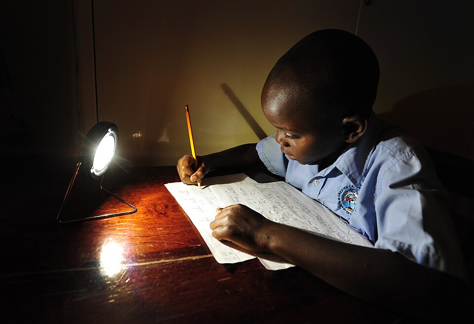 File:Learning by solar light (1061).jpg