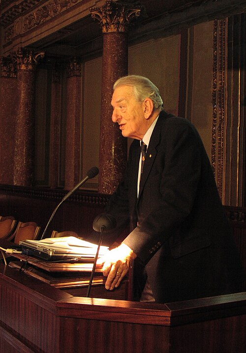 File:Oláh György előadása 8299.jpg