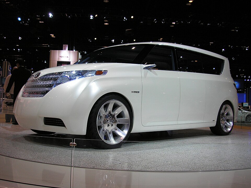 File:Toyota at 2006 Chicago Auto Show.JPG
