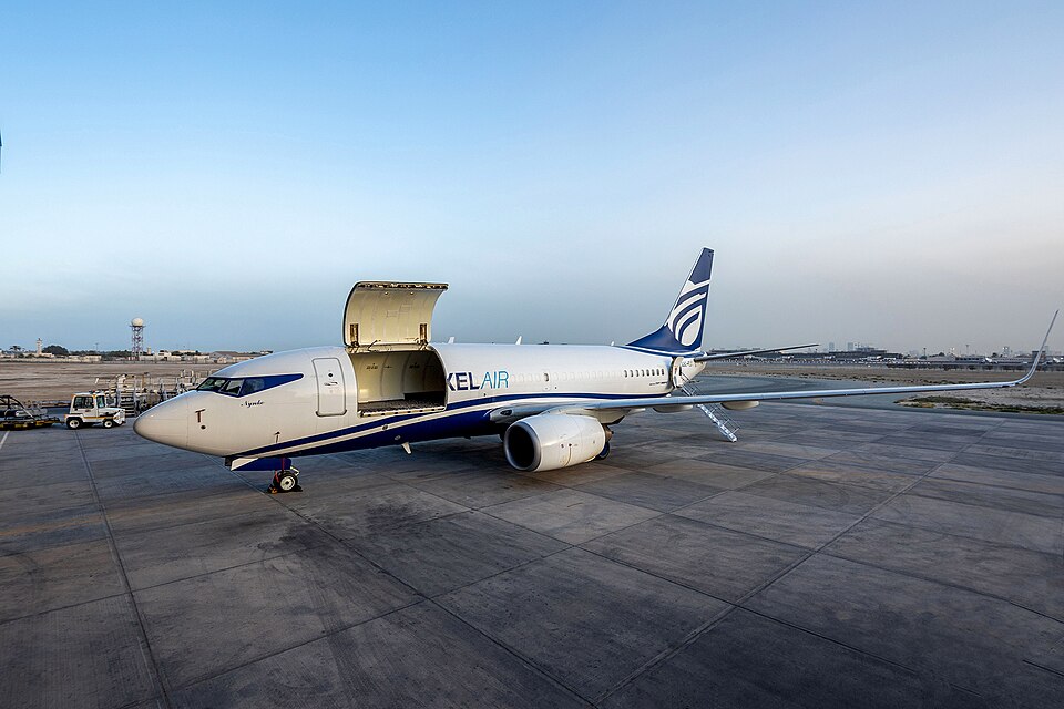 File:B737-700FC FlexCombi.jpg