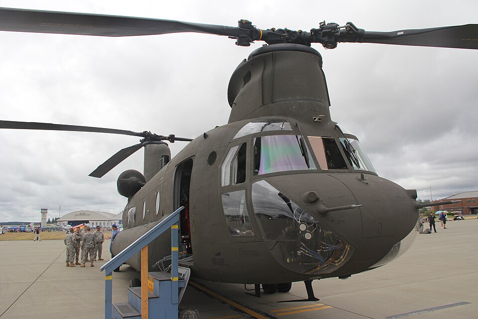 File:Boeing CH-47 Chinook (7619383984) (2).jpg