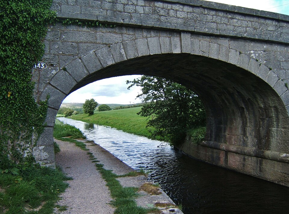 File:Moss Bridge, Yealands Redmayne.jpg