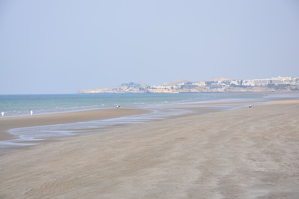 File:ShattiBeachMuscat2.JPG