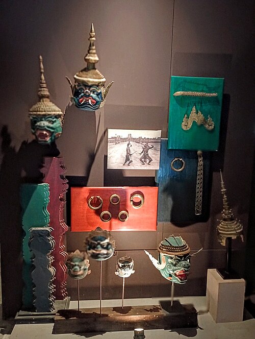 File:Khmer ballet jewelry masks crowns.jpg