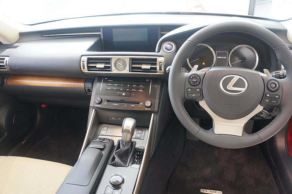 File:Lexus IS300h 2013 japan intera.JPG
