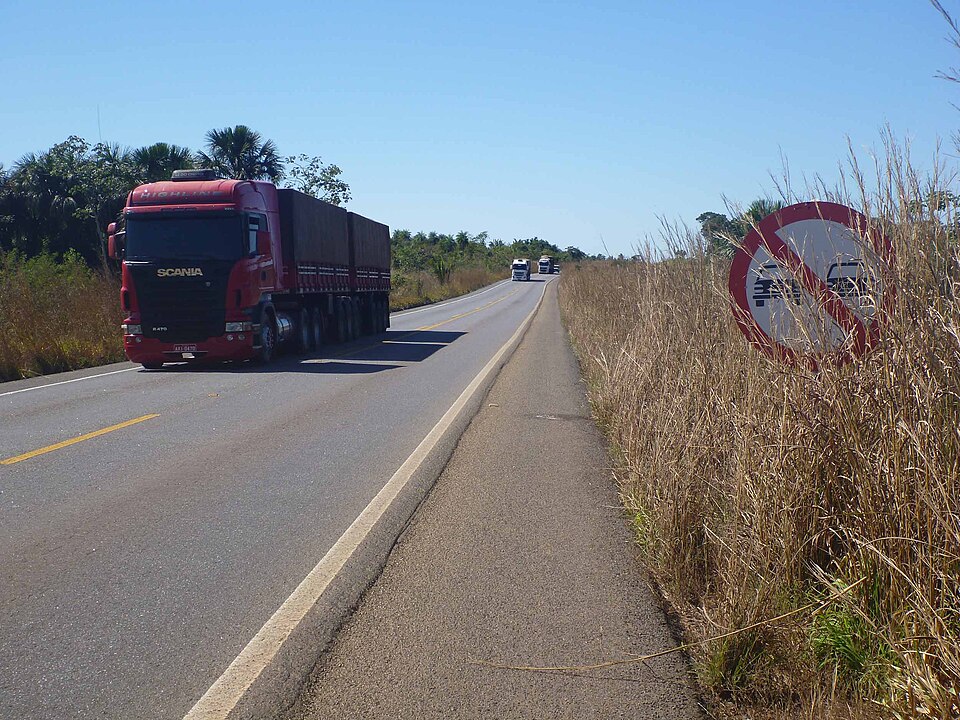 File:Mato Grosso - BR-174 (sinalização) (8102611909).jpg