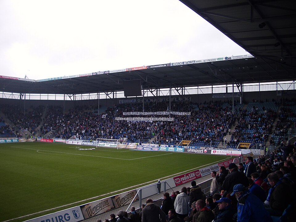 File:Nordkurve (Block U) Stadion Magdeburg.JPG