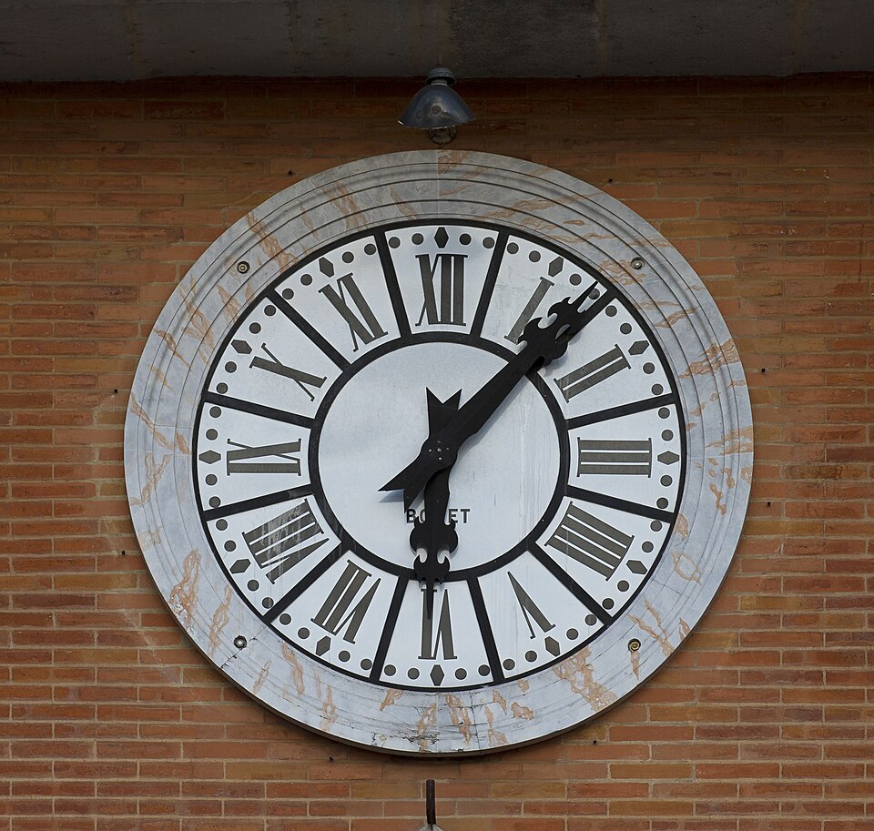 File:Toulouse - Clock of Capitole.jpg