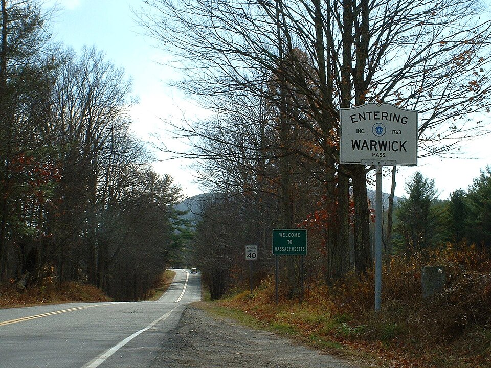 File:Warwick-State Line.JPG