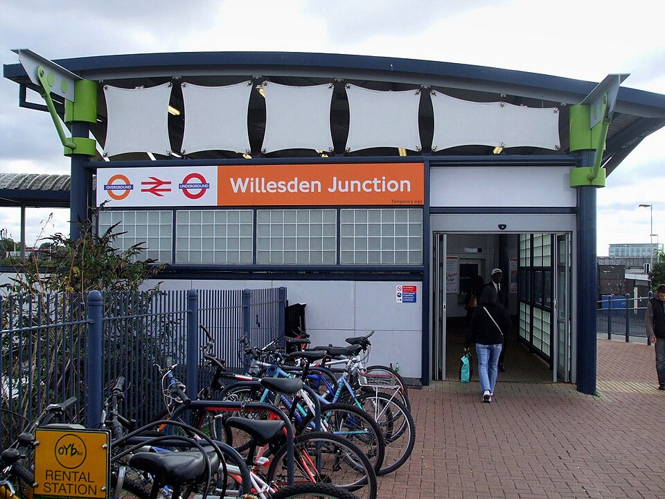 File:Willesden Junction stn north entrance.JPG