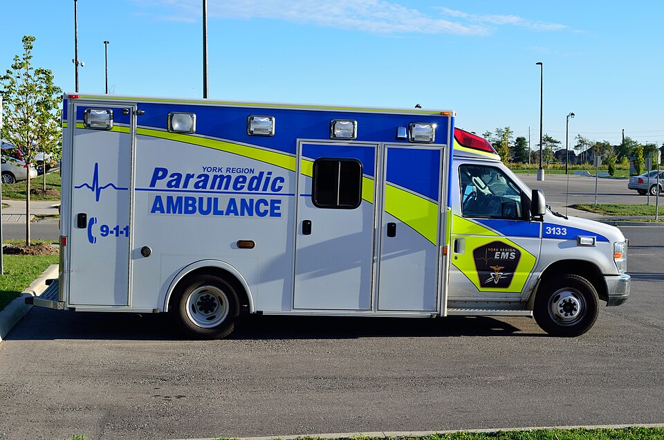 File:YorkRegionParamedicAmbulance.jpg