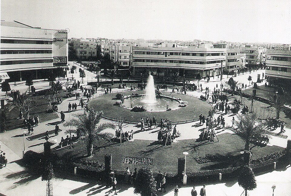 File:Zina Dizengoff Circle in the 1940s.jpg