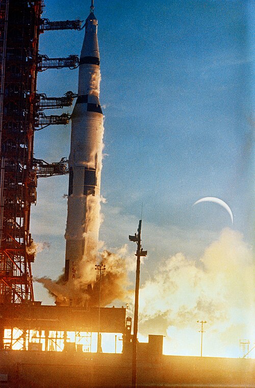 File:Ap8-KSC-68PC-329.jpg