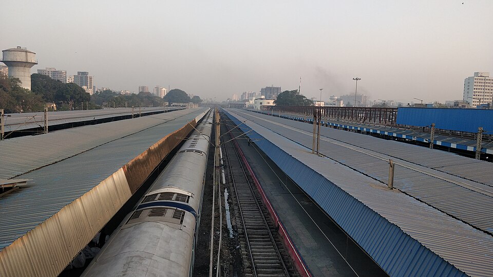 File:Bandra Terminus Jan 2019.jpg