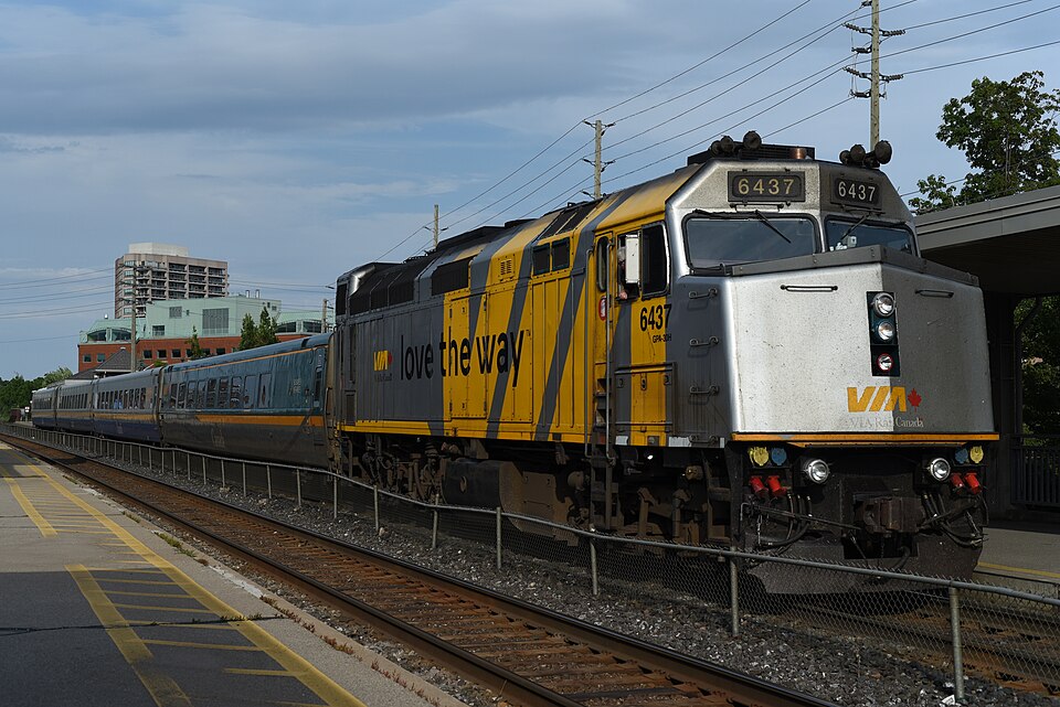 File:Brampton ON VIA-6437 GMD-F40PH-3 2022-07-11.jpg