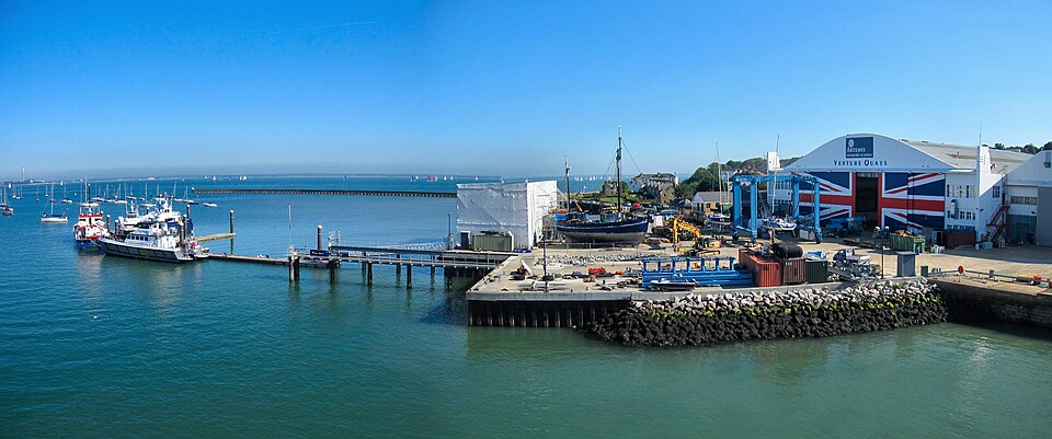 File:EAST COWES HARBOUR INDUSTRY... (8169284465).jpg