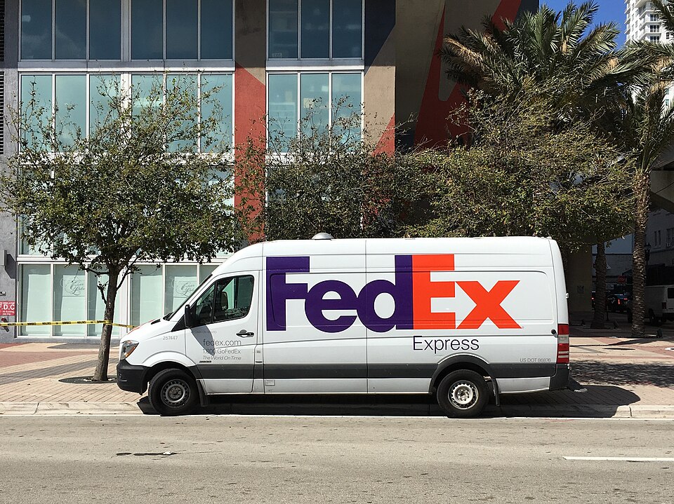 File:FedEx Truck Downtown Miami (25706470807).jpg