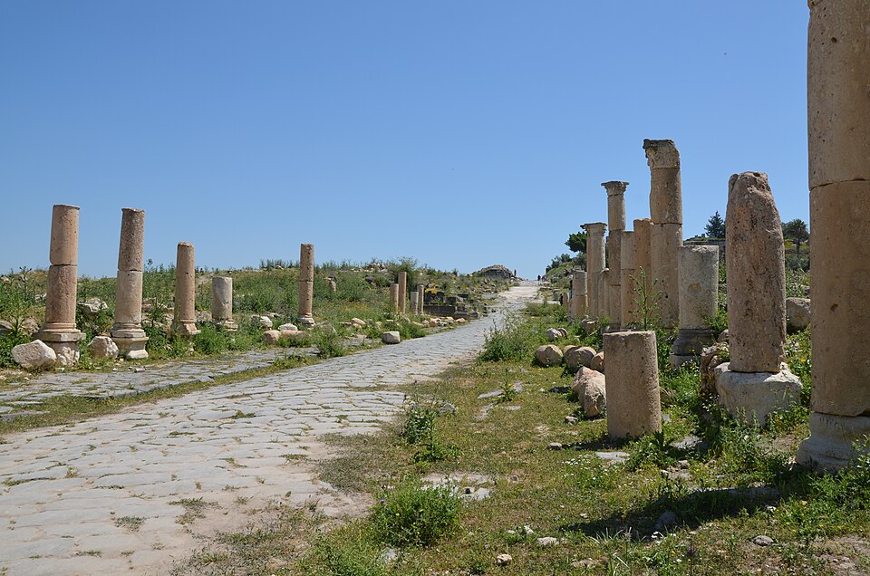 File:Gadara, Jordan (34550700885).jpg