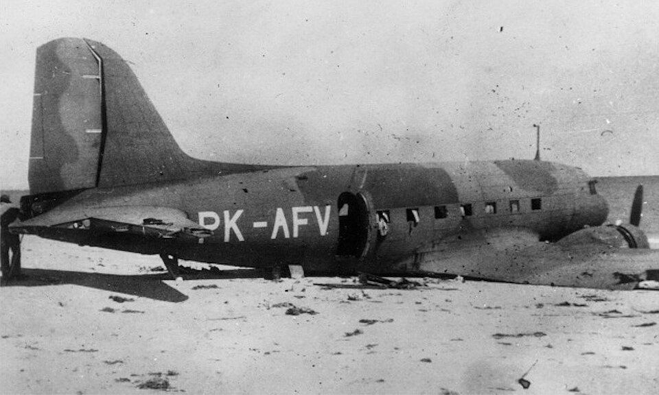 File:KNILM DC-3 PK-AFV wreckage.jpg