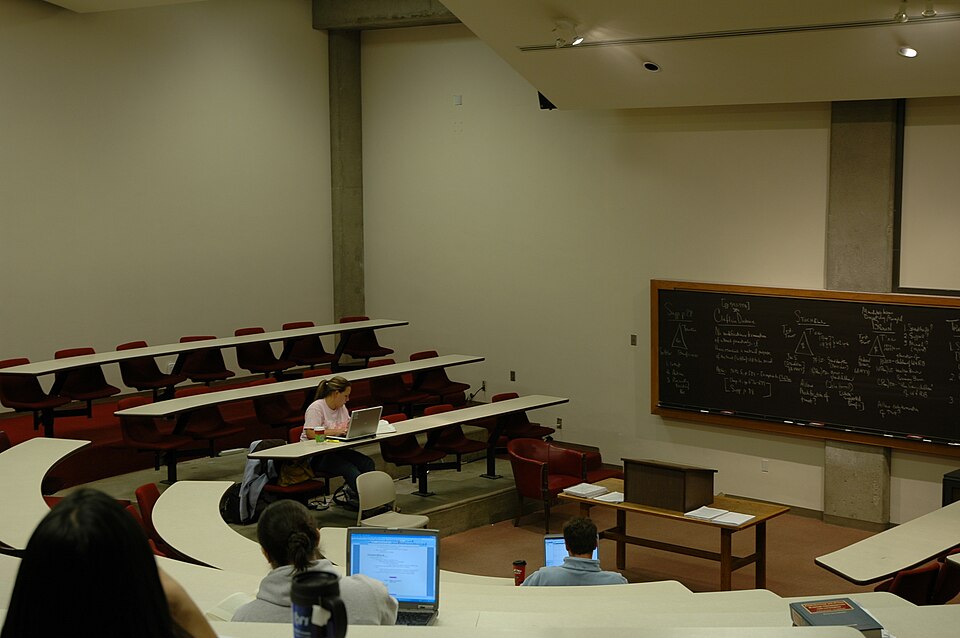 File:Lecturehall.JPG