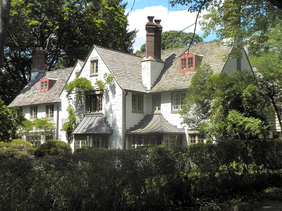File:Oakley Studio.JPG