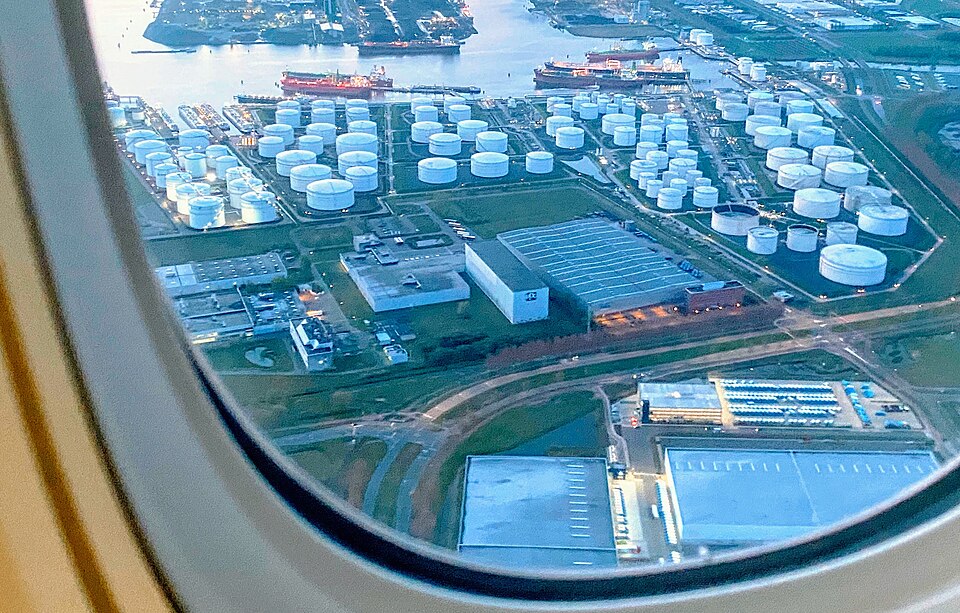 File:Oil terminal tank farm.jpg