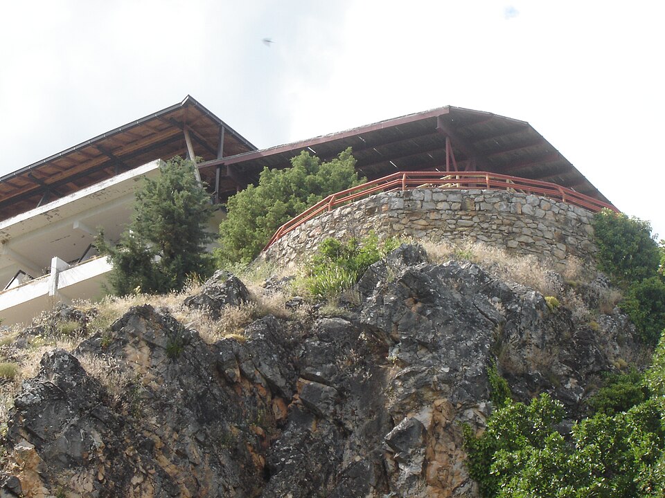File:The "Evropa" hotel in Oteshevo, Macedonia.jpg