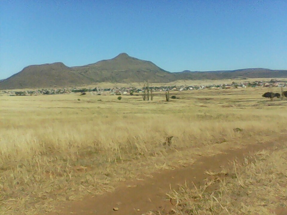 File:Thornhill Mountain.jpg