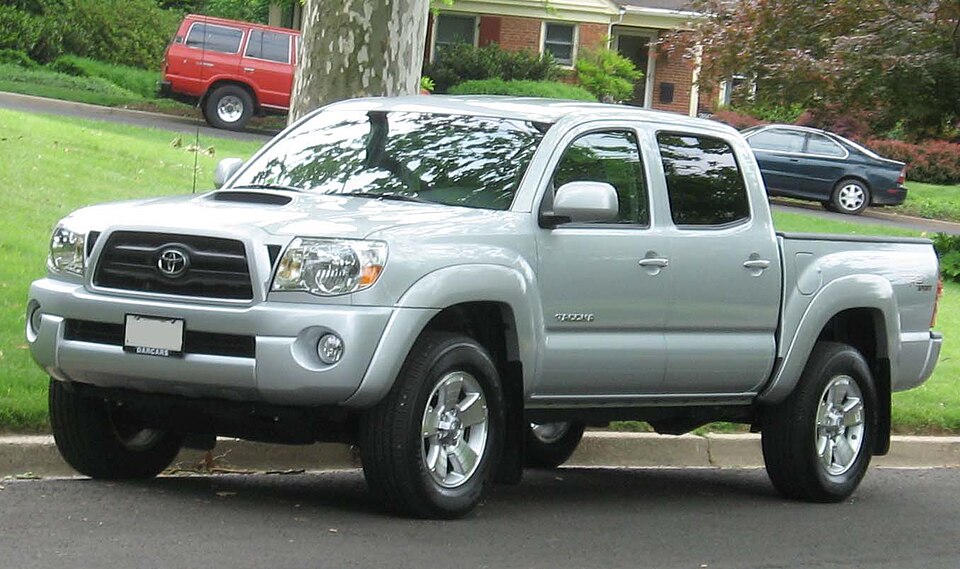 File:05-07 Toyota Tacoma Double Cab TRD.jpg