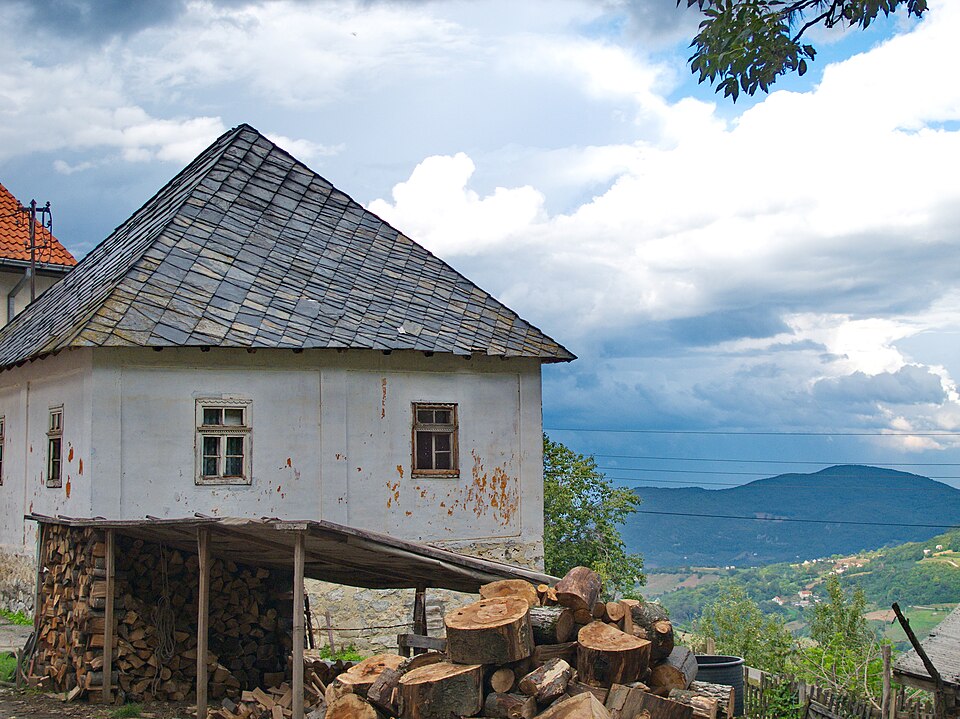 File:Arilje-brekovo-7431.jpg