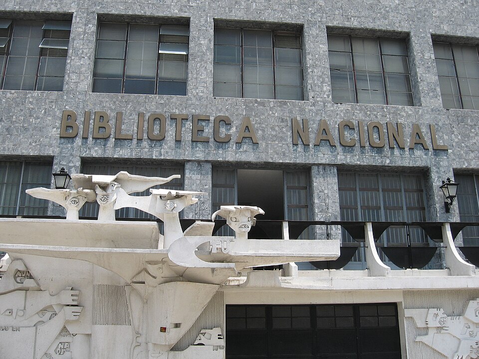 File:Bibliotecha nacional - panoramio.jpg