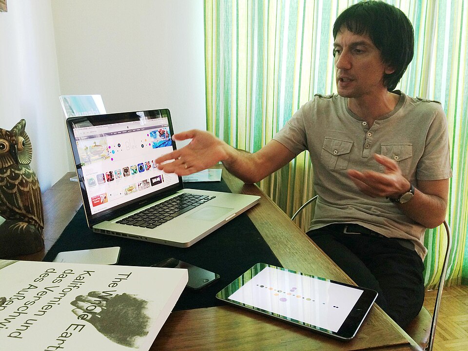 File:Blek producer Denis Mikan.jpg