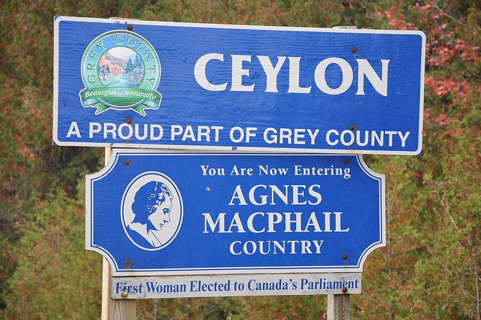 File:Macphail sign.JPG