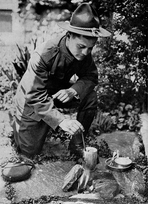 File:Soldier Boiling His Rations NGM-v31-p570.jpg