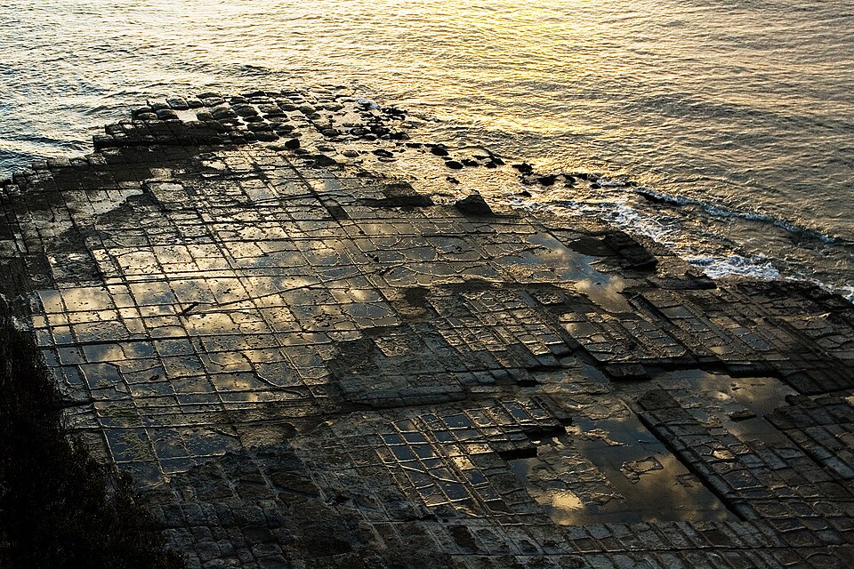 File:Tessellated Pavement post Sunrise.jpg