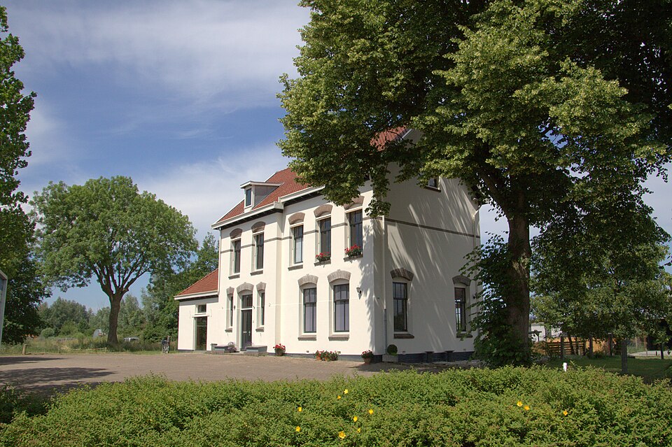 File:Het Oude station van Vinkeveen.jpg