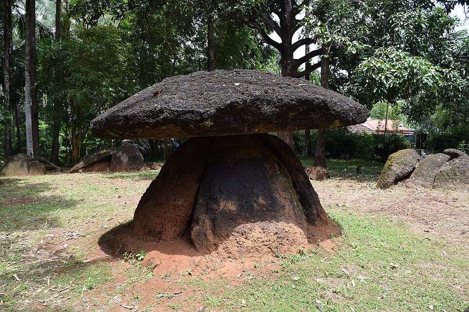 File:Kudakkallu Parambu DSC 0654.JPG