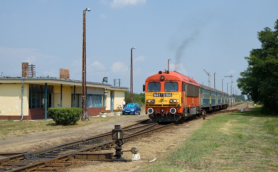 File:MÁV M41 at Hodász.jpg